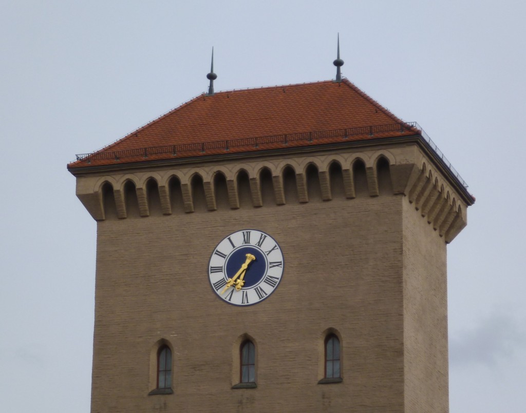 Turm mit Uhr